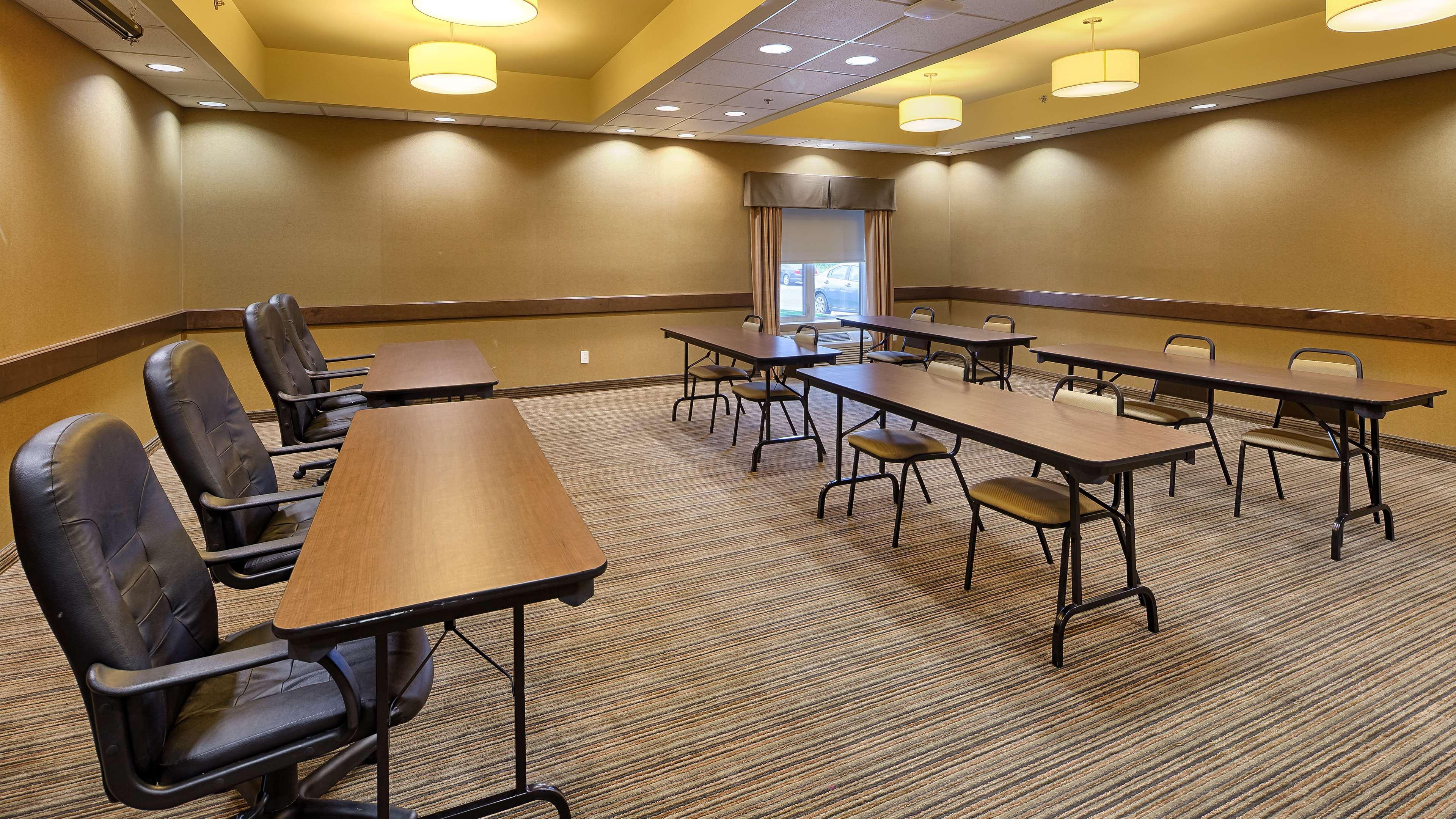 Best Western Plus Winnipeg West Headingley Bagian luar foto