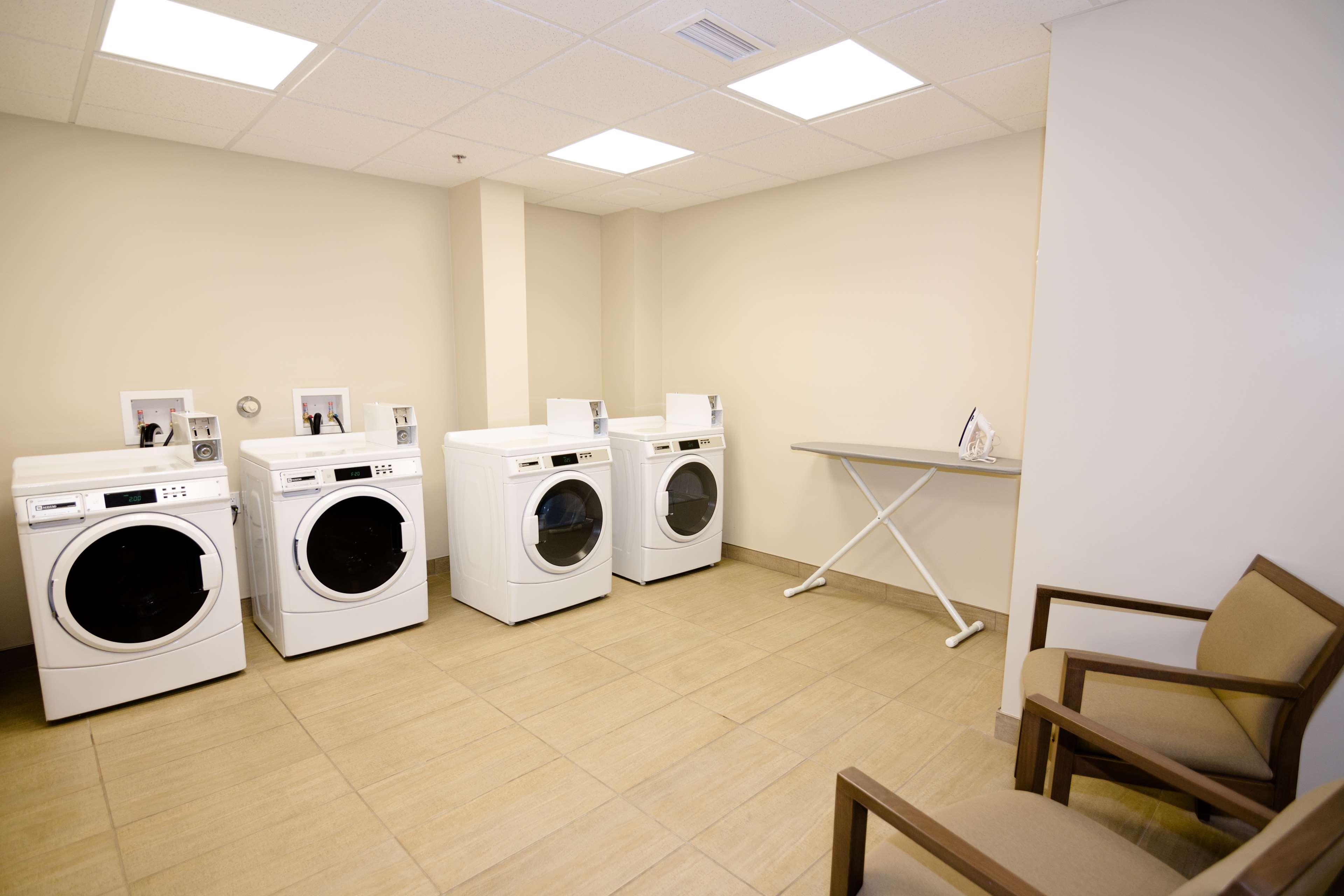 Best Western Plus Winnipeg West Headingley Bagian luar foto