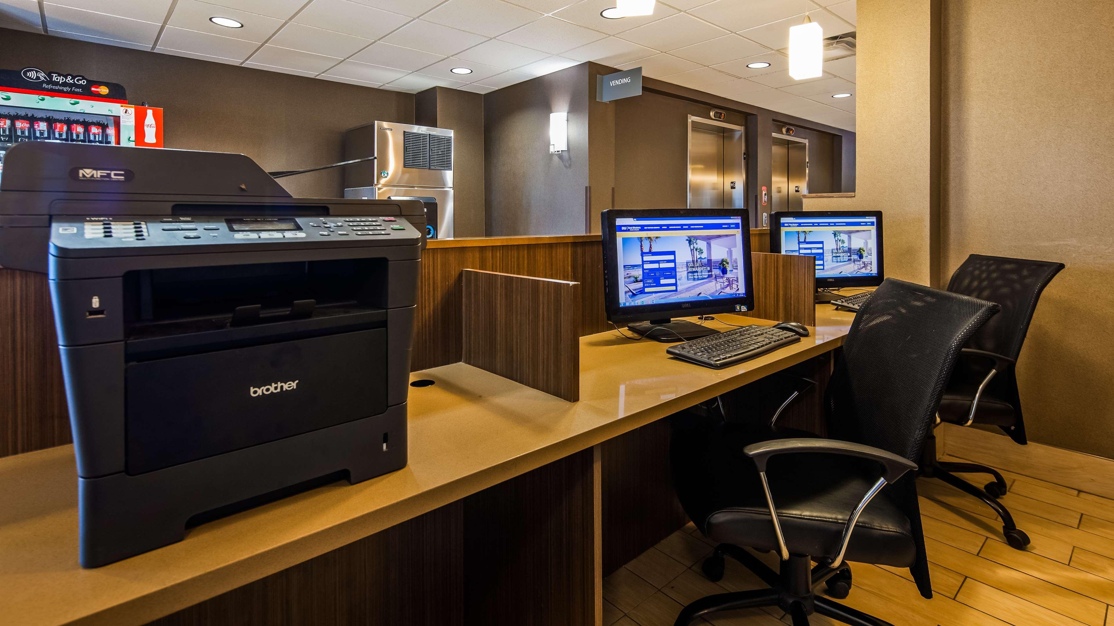 Best Western Plus Winnipeg West Headingley Bagian luar foto