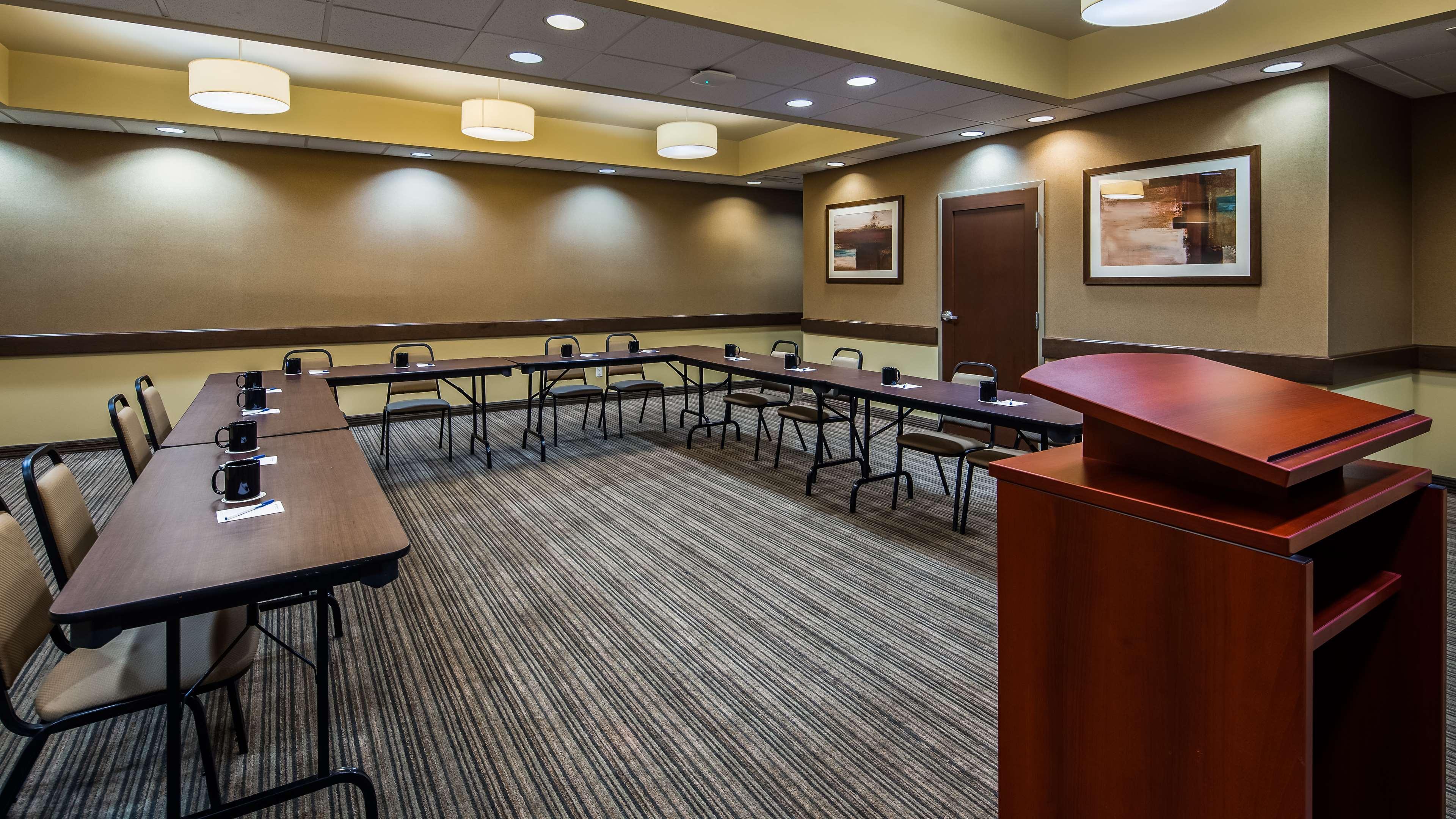 Best Western Plus Winnipeg West Headingley Bagian luar foto